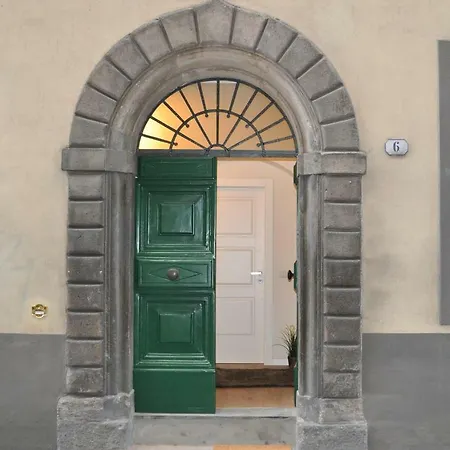 6 Via Della Rosa