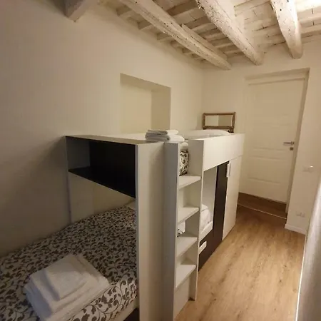 6 Via Della Rosa * Lucques