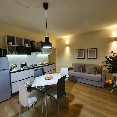 6 Via Della Rosa Lucques